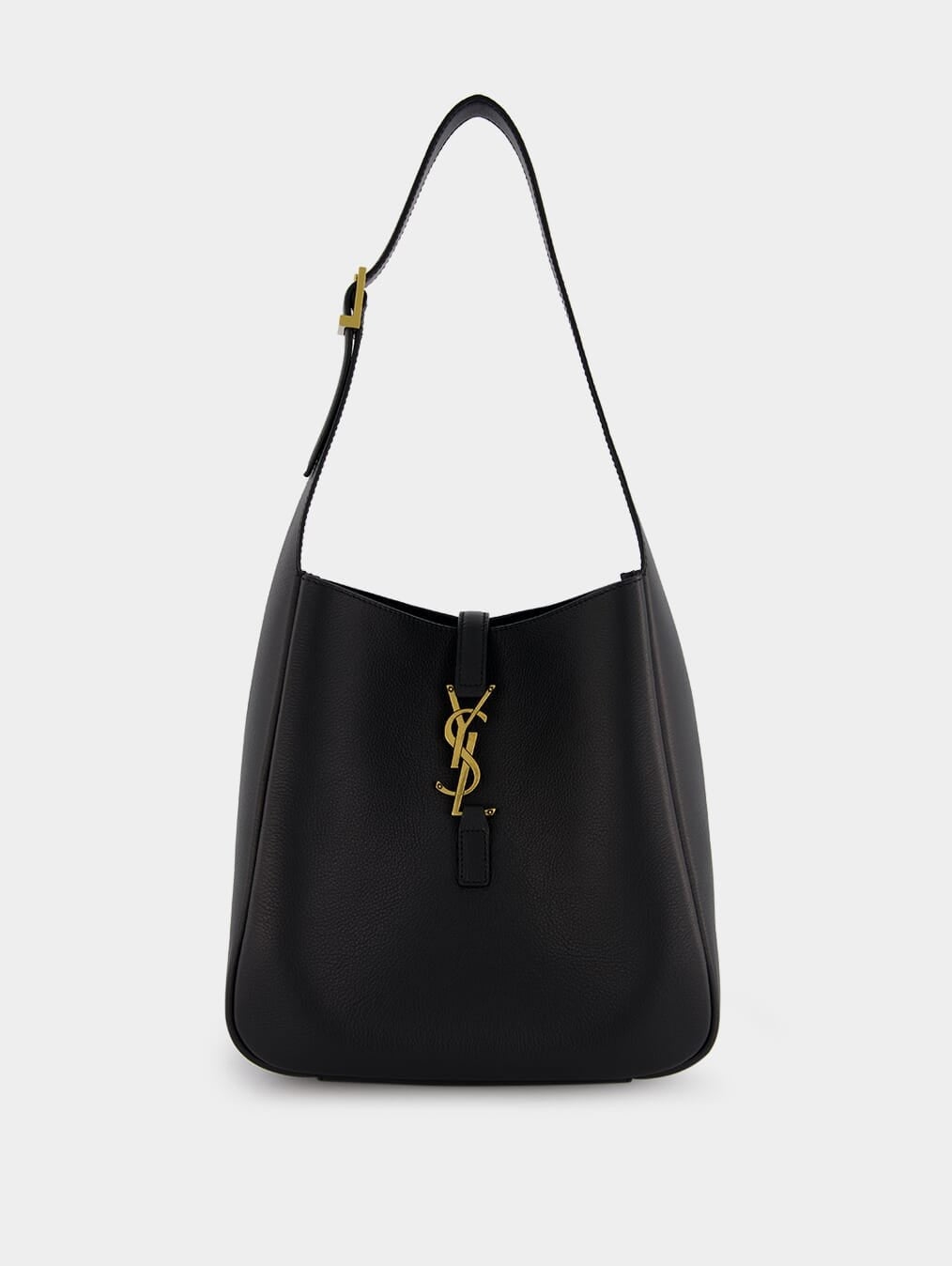 Le 5 À 7 Small Supple Monogram-Plaque Bag In Grained Leather